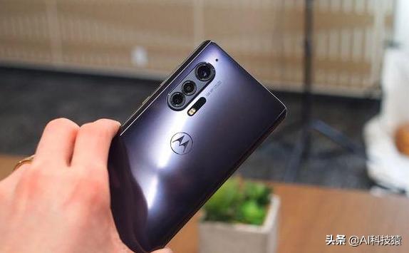 如何评价Motorola重回旗舰之作：摩托罗拉Edge+，售价1000美元，有何亮点和不足？-第1张图片-易维数码