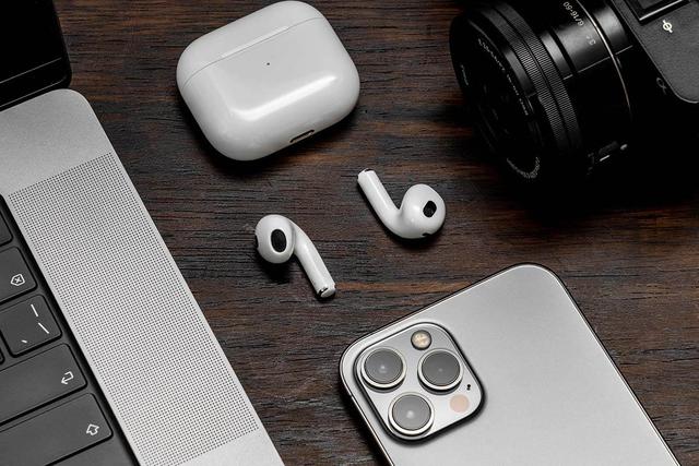 AirPods 3：苹果生态润滑剂，超越耳机本质的优雅体验-第20张图片-易维数码