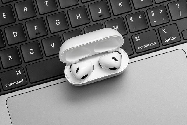 AirPods 3：苹果生态润滑剂，超越耳机本质的优雅体验-第22张图片-易维数码