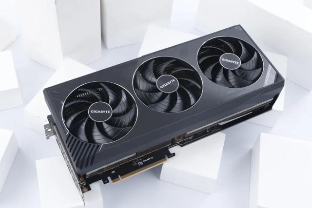 战力爆表的冷酷巨兽！技嘉GeForce RTX 3090 Ti Gaming OC魔鹰24G显卡深度评测-第1张图片-易维数码