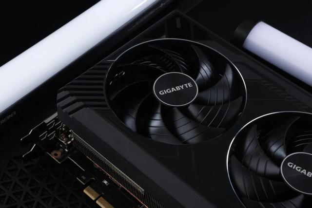 战力爆表的冷酷巨兽！技嘉GeForce RTX 3090 Ti Gaming OC魔鹰24G显卡深度评测-第9张图片-易维数码