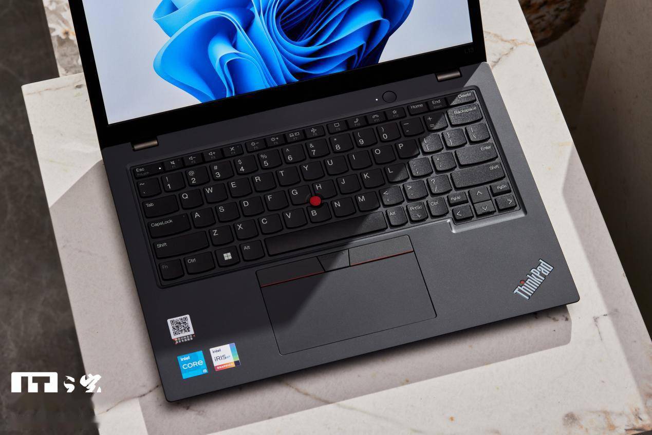 ThinkPad L13商用笔记本体验：小黑本经典设计，超值商用选择-第5张图片-易维数码