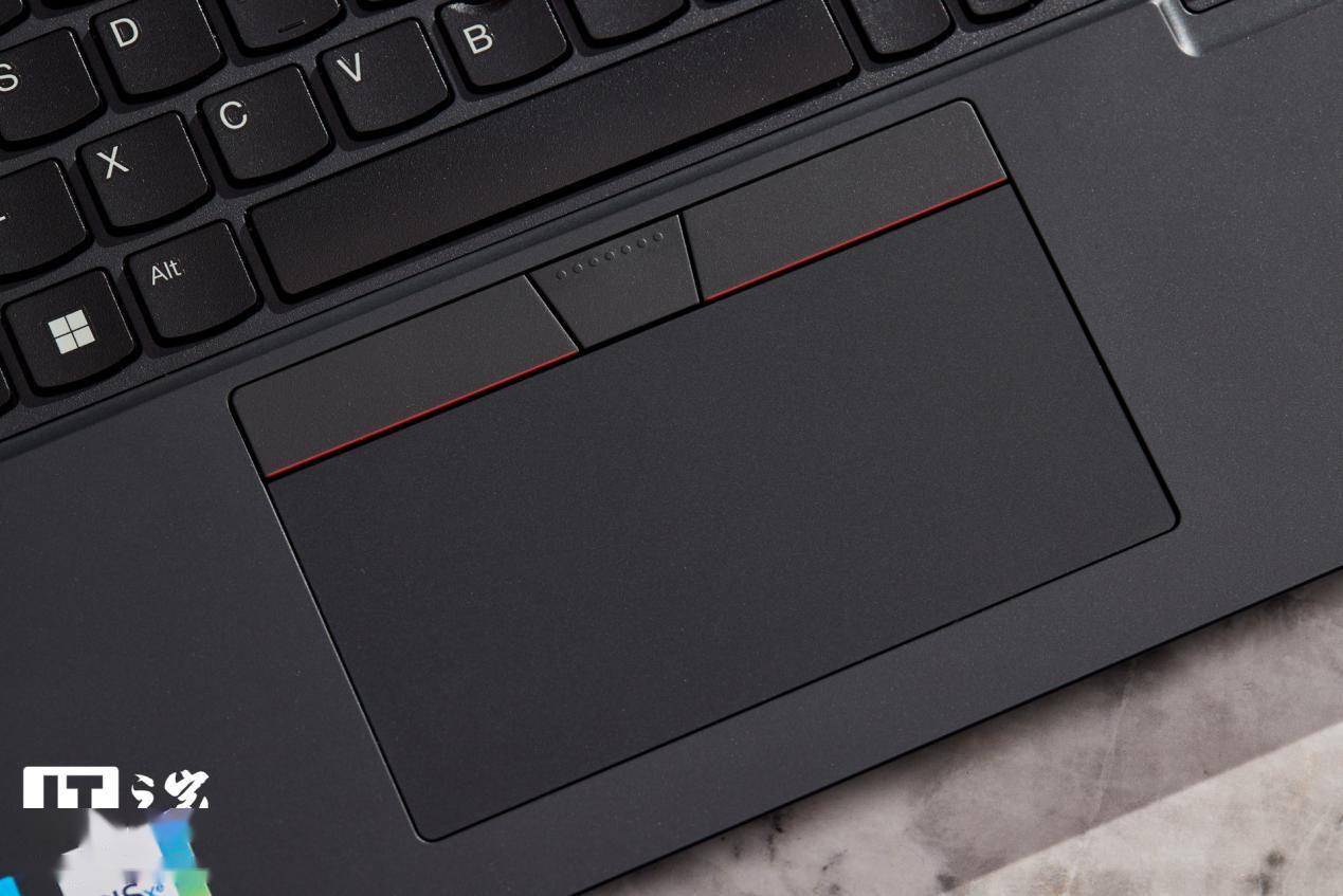 ThinkPad L13商用笔记本体验：小黑本经典设计，超值商用选择-第6张图片-易维数码